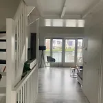 Boothuis Apartment *