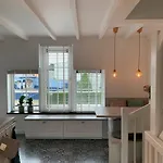 Boothuis Apartment *