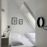 Boothuis Apartment *