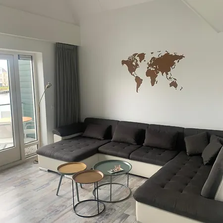 Boothuis Apartment *